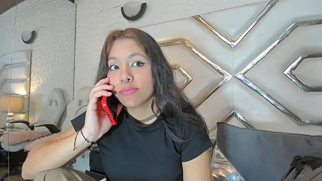 Snapshot of Chloe_Belll chatting on 29, 7, 2026 Chloe Belll online show from 29, 7, 2026