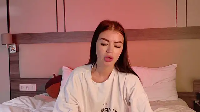 Snapshot of leonameilee chatting on 24, 6, 2026 leonameilee online show from 24, 6, 2026