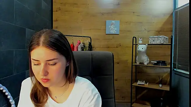 PaulineeJones online show from 10, 6, 2026