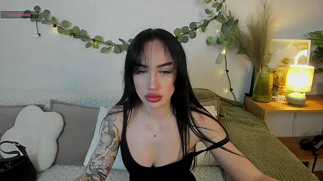 Snapshot of MayaGlamour chatting on 10, 6, 2026 MayaGlamour online show from 10, 6, 2026