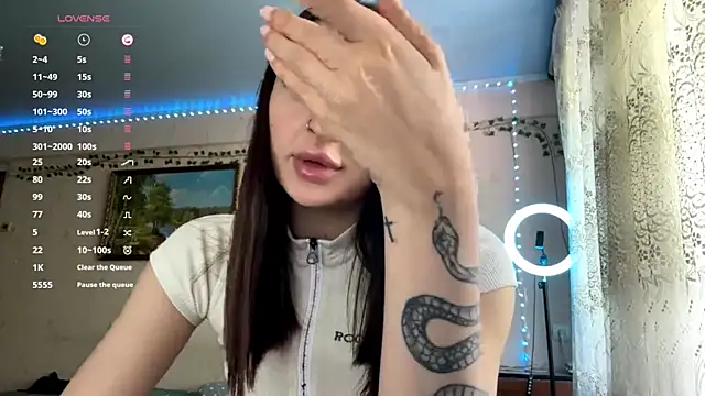 Luna Frost online show from 8, 6, 2026