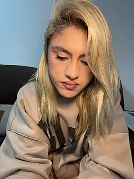 Snapshot of Lia-firee chatting on 22, 7, 2026 Lia-firee online show from 22, 7, 2026
