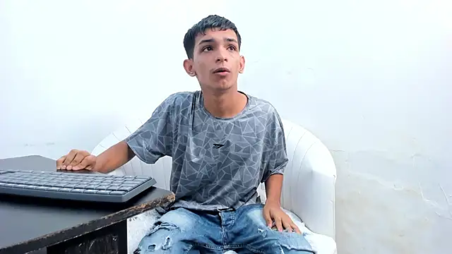 Snapshot of littlecum18 chatting on 10, 6, 2026 littlecum18 online show from 10, 6, 2026