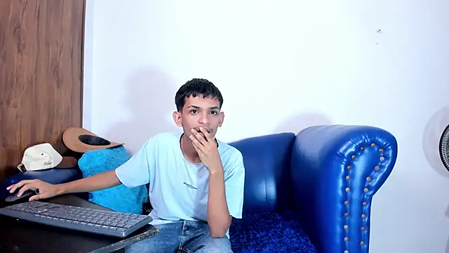 Snapshot of littlecum18 chatting on 24, 7, 2026 littlecum18 online show from 24, 7, 2026