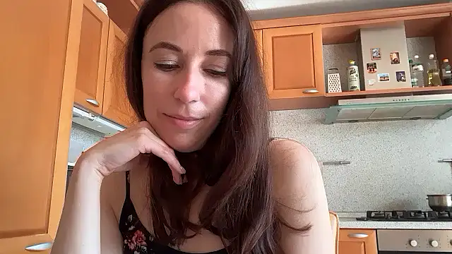 Snapshot of Flamingo_Queen chatting on 12, 6, 2026 Flamingo Queen online show from 12, 6, 2026