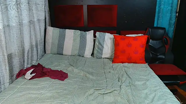 Snapshot of Lavendaxx chatting on 12, 7, 2026 Lavendaxx online show from 12, 7, 2026