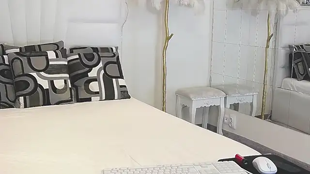 Snapshot of VanessaDee chatting on 10, 6, 2026 VanessaDee online show from 10, 6, 2026