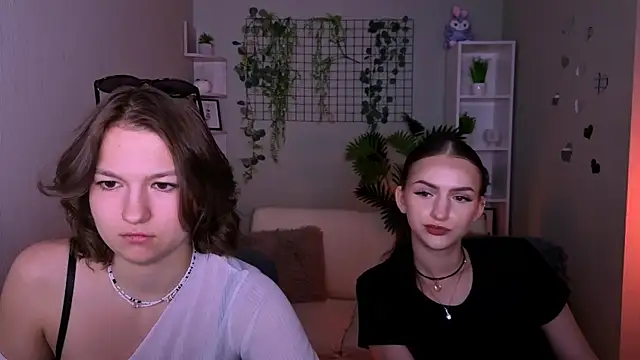 naomi perl online show from 25, 6, 2026