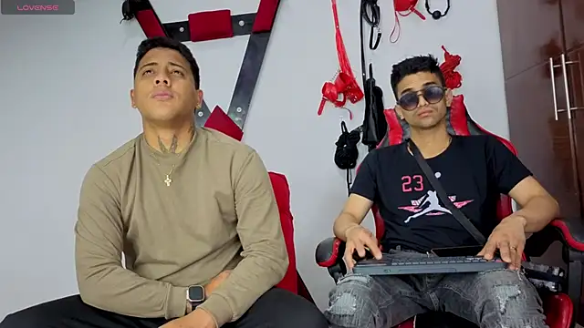 Snapshot of Alejandro_and_Deiby chatting on 19, 6, 2026 Alejandro and Deiby online show from 19, 6, 2026