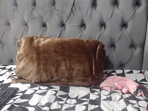 Snapshot of Loyal_Alisha chatting on 19, 6, 2026 Loyal Alisha online show from 19, 6, 2026