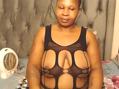 Snapshot of Loyal_Alisha chatting on 23, 7, 2026 Loyal Alisha online show from 23, 7, 2026