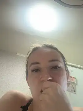 Snapshot of lunar_silk chatting on 29, 7, 2026 lunar silk online show from 29, 7, 2026