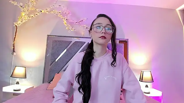 Snapshot of Miss_Belu chatting on 17, 6, 2026 Miss Belu online show from 17, 6, 2026