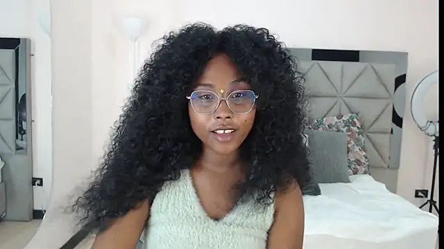 Snapshot of lily_mendoza chatting on 7, 7, 2026 lily mendoza online show from 7, 7, 2026