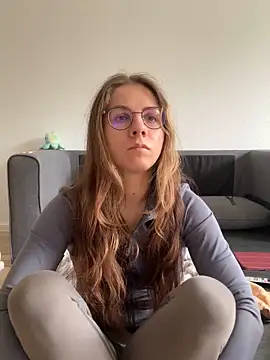 Isabella honey online show from 15, 6, 2026
