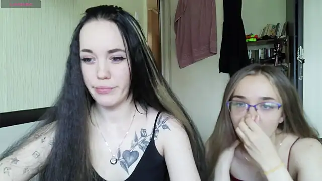 Snapshot of Mia_Ellis chatting on 5, 7, 2026 Mia Ellis online show from 5, 7, 2026