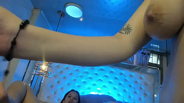 Snapshot of Tifanny-Val chatting on 9, 7, 2026 Tifanny-Val online show from 9, 7, 2026