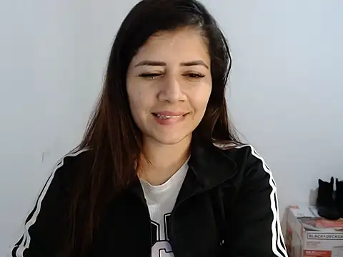 Snapshot of Luna_zoe chatting on 5, 7, 2026 Luna zoe online show from 5, 7, 2026