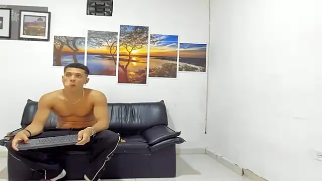 Snapshot of MAX_LEGEND chatting on 26, 6, 2026 MAX LEGEND online show from 26, 6, 2026