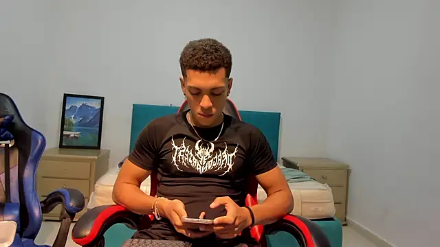 Snapshot of MAX_LEGEND chatting on 27, 6, 2026 MAX LEGEND online show from 27, 6, 2026