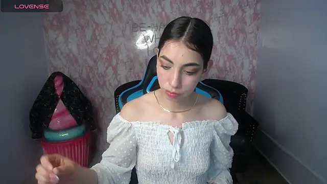 Snapshot of KiaraStar_ch chatting on 24, 7, 2026 KiaraStar ch online show from 24, 7, 2026