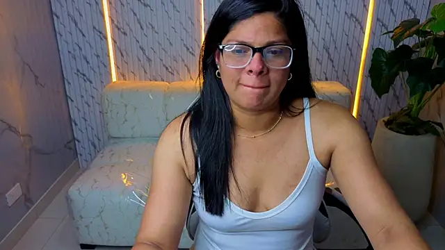 Snapshot of sarah_bay_tx chatting on 18, 6, 2026 sarah bay tx online show from 18, 6, 2026