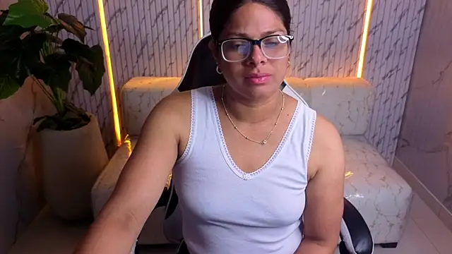 Snapshot of sarah_bay_tx chatting on 3, 7, 2026 sarah bay tx online show from 3, 7, 2026