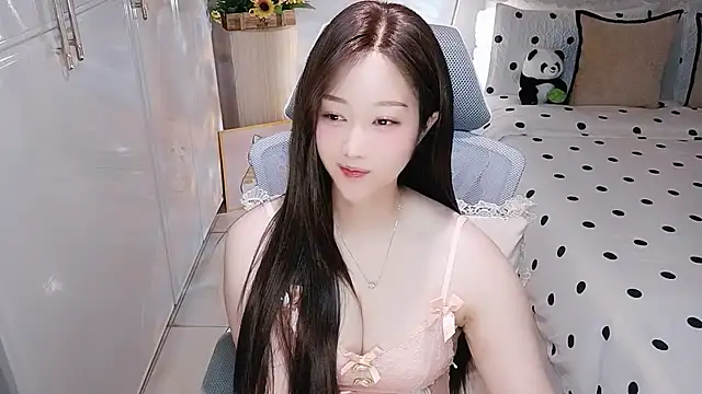 Snapshot of Angelucky- chatting on 10, 7, 2026 Angelucky- online show from 10, 7, 2026