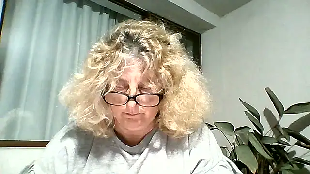 Snapshot of NoraMelow chatting on 2, 8, 2026 NoraMelow online show from 2, 8, 2026