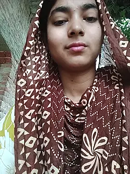 Snapshot of Simran_143 chatting on 5, 8, 2026 Simran 143 online show from 5, 8, 2026