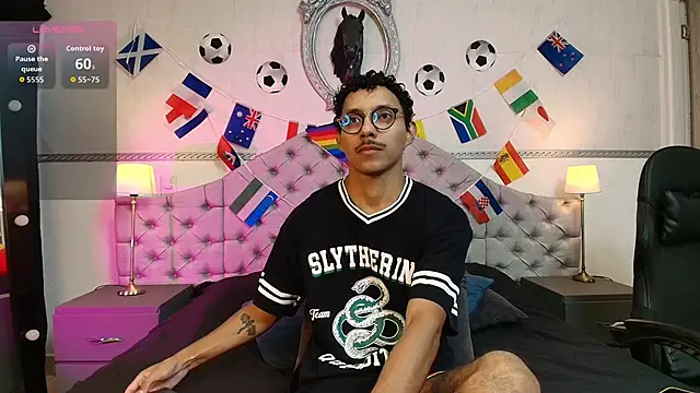 Snapshot of Twunk_miguel chatting on 30, 6, 2026 Twunk miguel online show from 30, 6, 2026