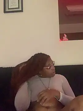 Snapshot of HypnotiqVibez chatting on 7, 8, 2026 HypnotiqVibez online show from 7, 8, 2026