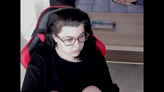 Snapshot of Meloh_Molly chatting on 4, 7, 2026 Meloh Molly online show from 4, 7, 2026