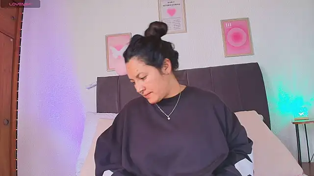 Snapshot of samm_curvy chatting on 15, 7, 2026 samm curvy online show from 15, 7, 2026