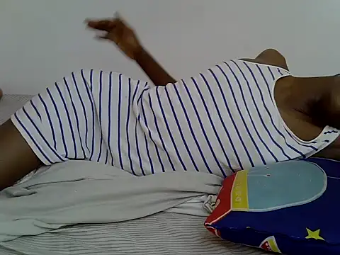 Snapshot of Beutypetite1 chatting on 3, 7, 2026 Beutypetite1 online show from 3, 7, 2026