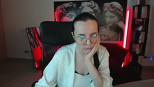 TiffanysGlow online show from 7, 7, 2026