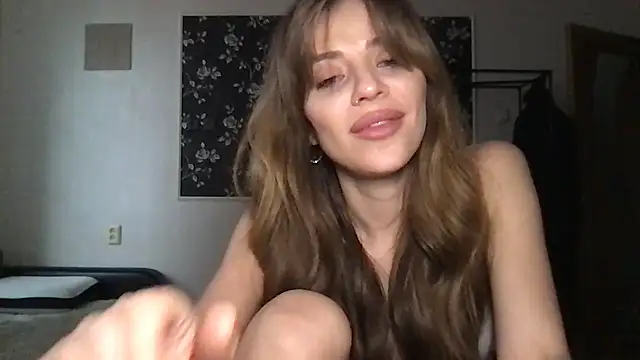 Snapshot of Solenne chatting on 4, 7, 2026 Solenne online show from 4, 7, 2026