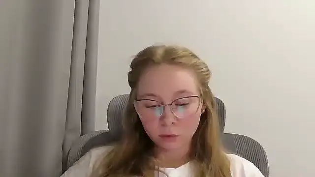 Snapshot of Vinelly chatting on 23, 6, 2026 Vinelly online show from 23, 6, 2026