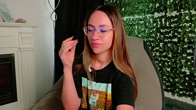Snapshot of Nicole_Bliss chatting on 7, 7, 2026 Nicole Bliss online show from 7, 7, 2026