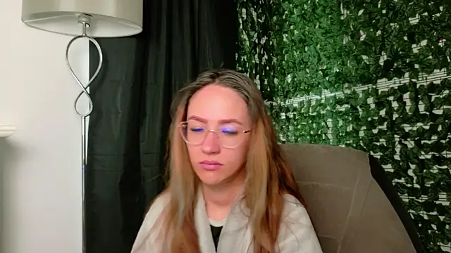 Snapshot of Nicole_Bliss chatting on 12, 7, 2026 Nicole Bliss online show from 12, 7, 2026