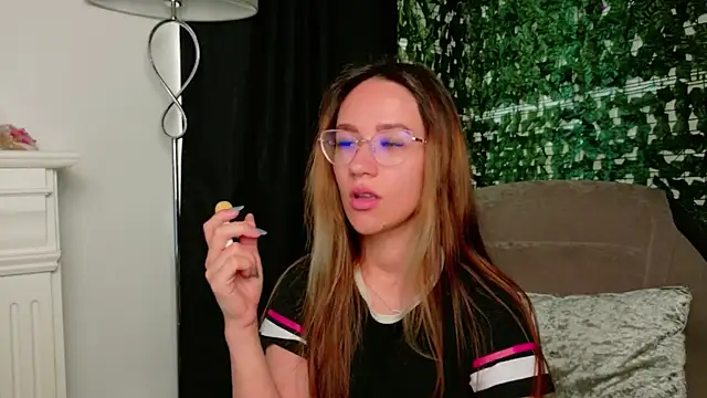 Snapshot of Nicole_Bliss chatting on 17, 7, 2026 Nicole Bliss online show from 17, 7, 2026