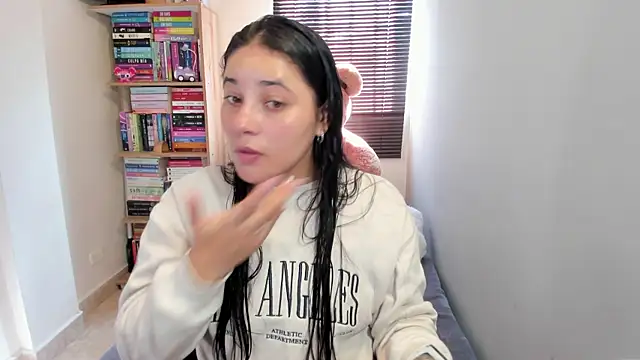 Snapshot of foxwen chatting on 7, 7, 2026 foxwen online show from 7, 7, 2026