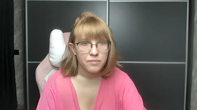 Snapshot of Reginasmilee chatting on 3, 2, 2025 Reginasmilee online show from 3, 2, 2025