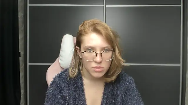 Snapshot of Reginasmilee chatting on 4, 2, 2025 Reginasmilee online show from 4, 2, 2025