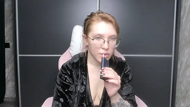 Snapshot of Reginasmilee chatting on 4, 2, 2025 Reginasmilee online show from 4, 2, 2025