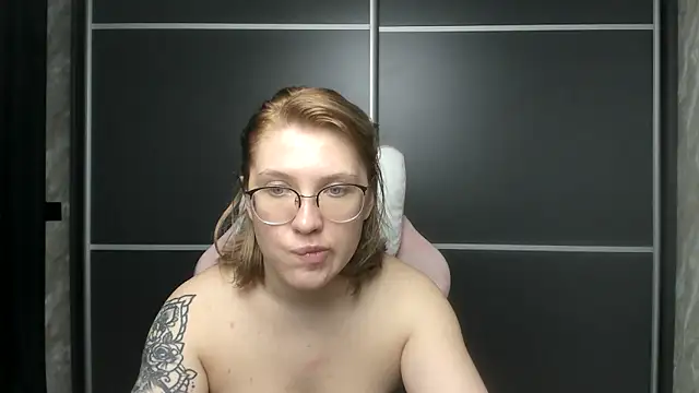 Snapshot of Reginasmilee chatting on 5, 2, 2025 Reginasmilee online show from 5, 2, 2025