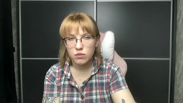 Snapshot of Reginasmilee chatting on 7, 2, 2025 Reginasmilee online show from 7, 2, 2025
