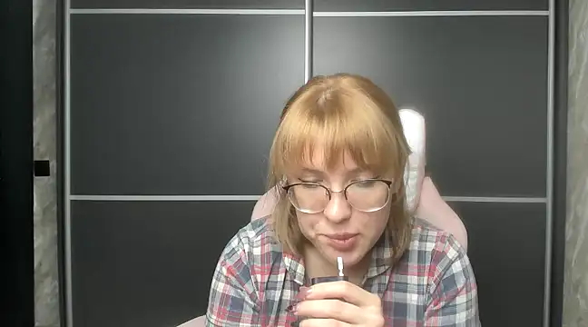 Snapshot of Reginasmilee chatting on 7, 2, 2025 Reginasmilee online show from 7, 2, 2025