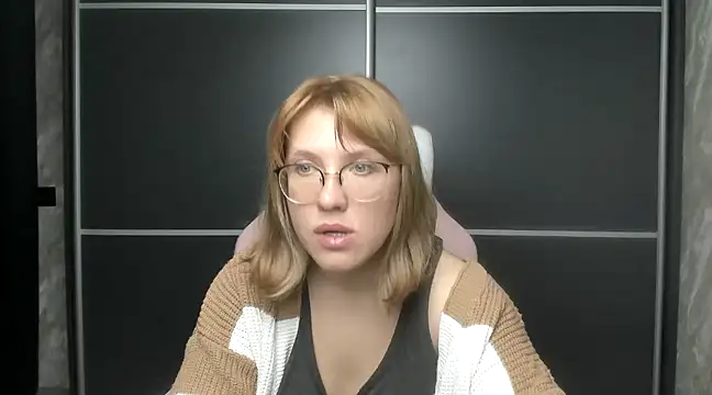 Snapshot of Reginasmilee chatting on 7, 2, 2025 Reginasmilee online show from 7, 2, 2025