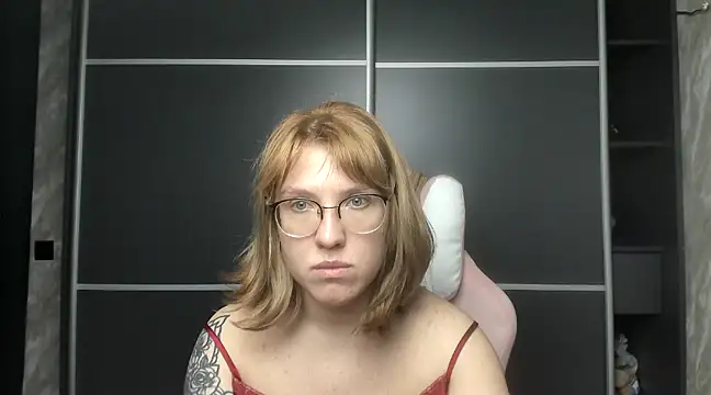 Snapshot of Reginasmilee chatting on 8, 2, 2025 Reginasmilee online show from 8, 2, 2025